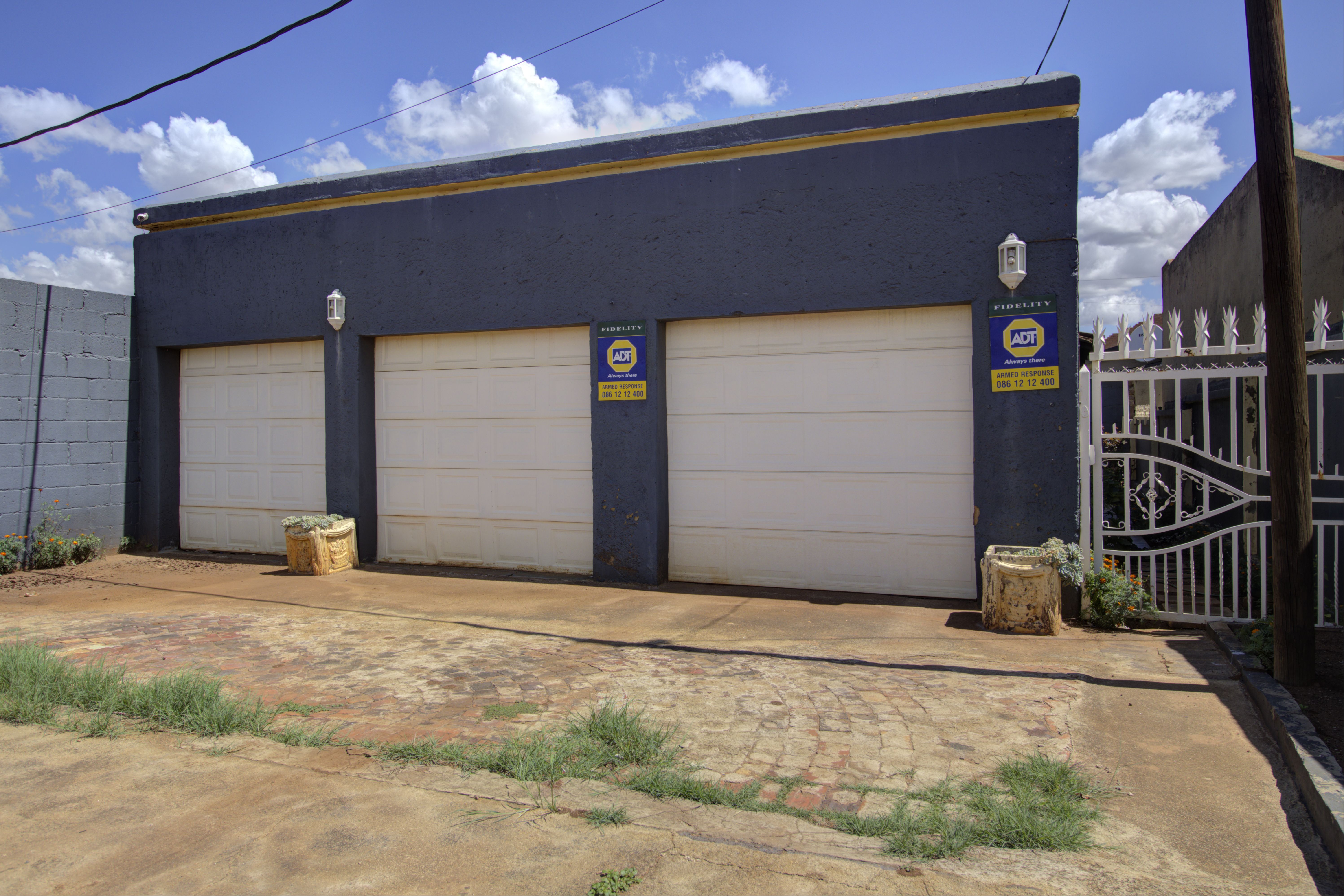 2 Bedroom House For Sale in Chiawelo