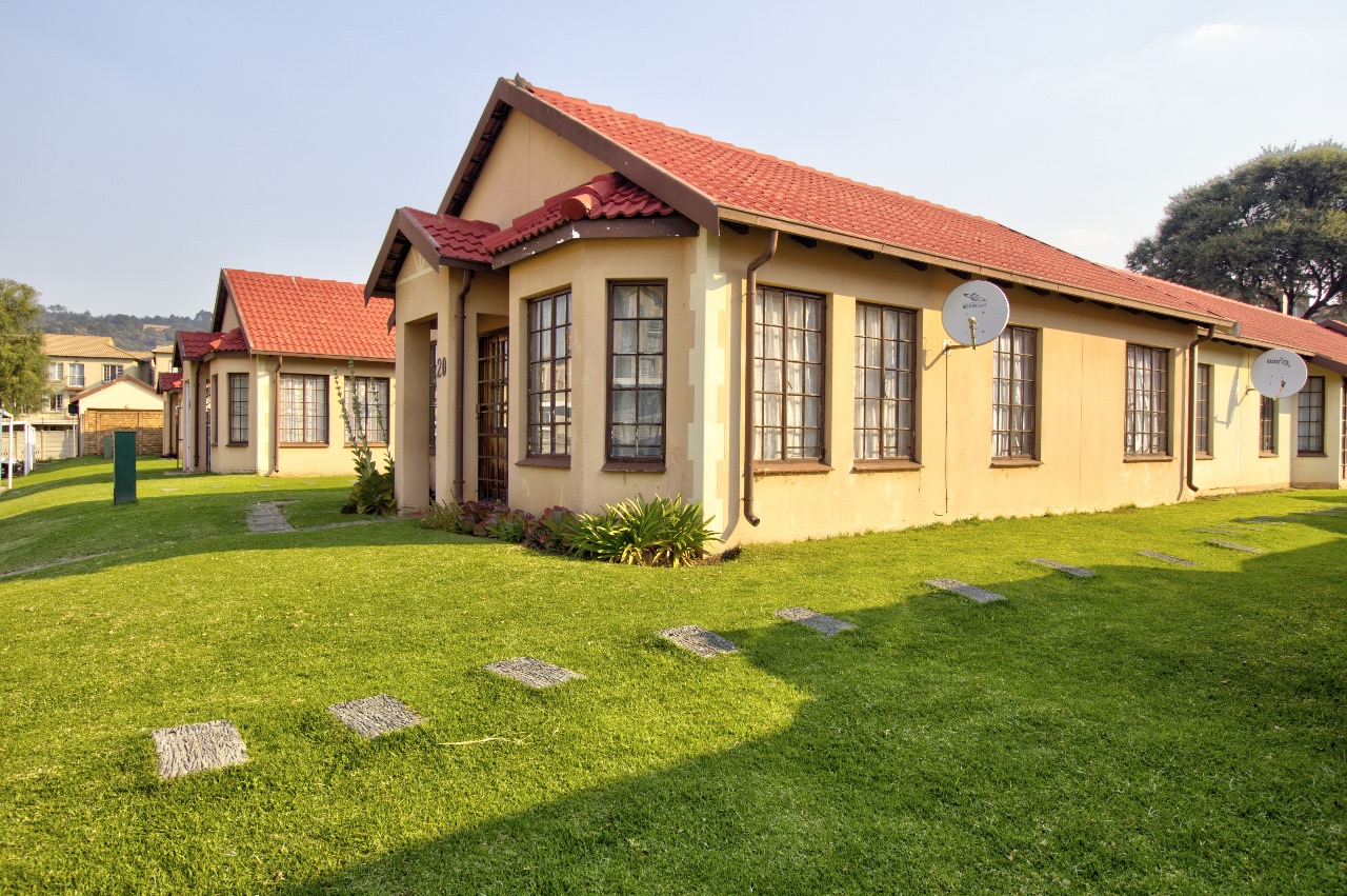 3 Bedroom Townhouse For Sale in Meredale